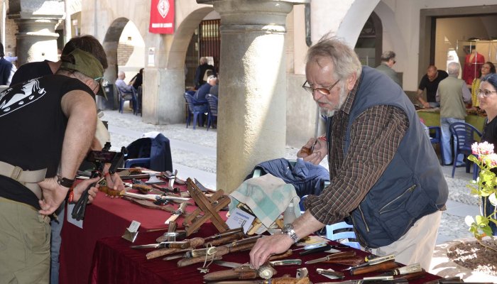 eventi: Video: Lame sotto i portici 2023, coltelli artigianali a Romano di Lombardia