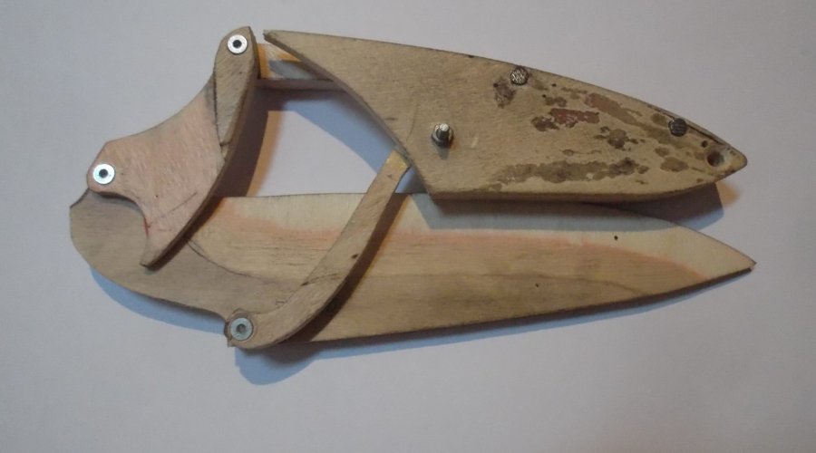 Modello di legno del coltello rototraslante Lockin' chiuso