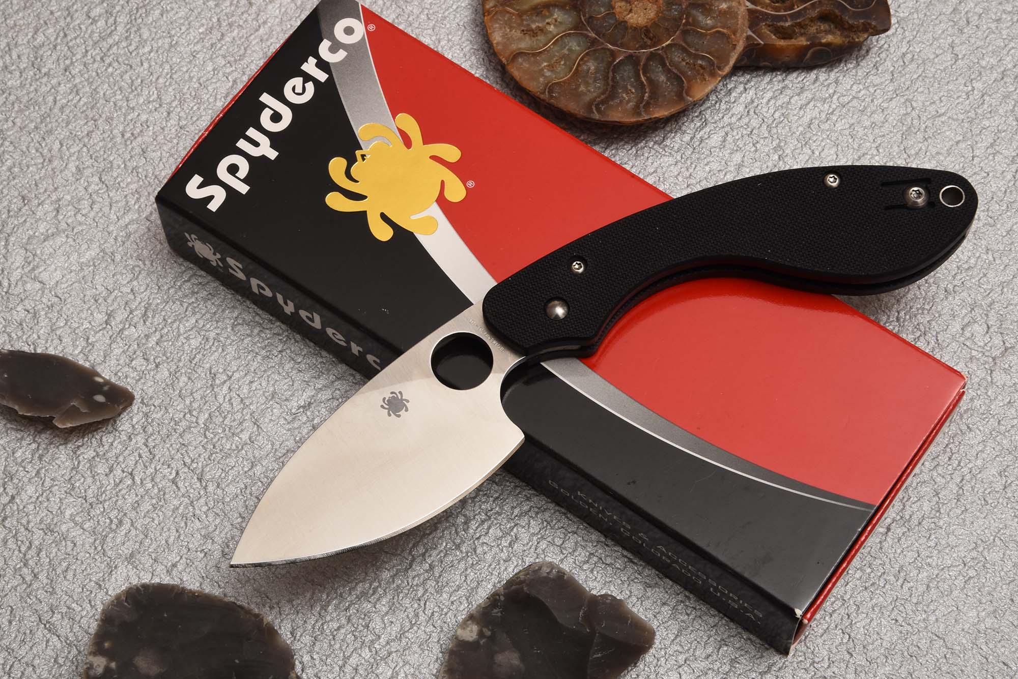 spyderco: Spyderco Ouroboros: il coltello esoterico