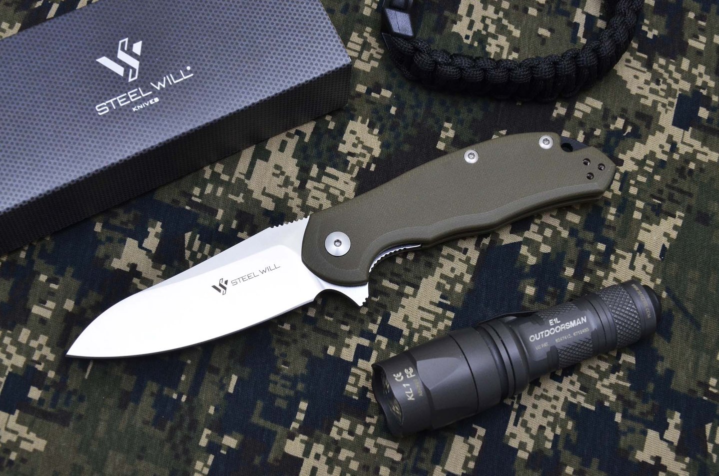 Coltello Steel Will con torcia tattica