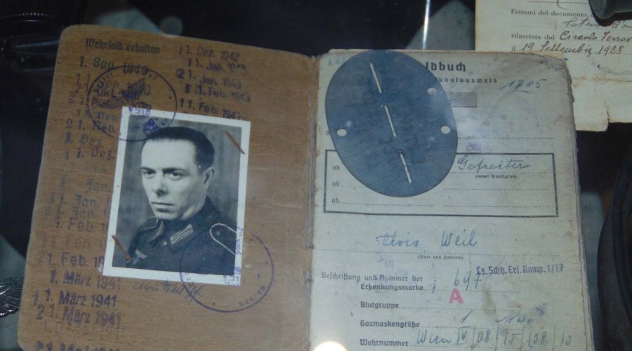 Piastrina e Soldbuch di un soldato
