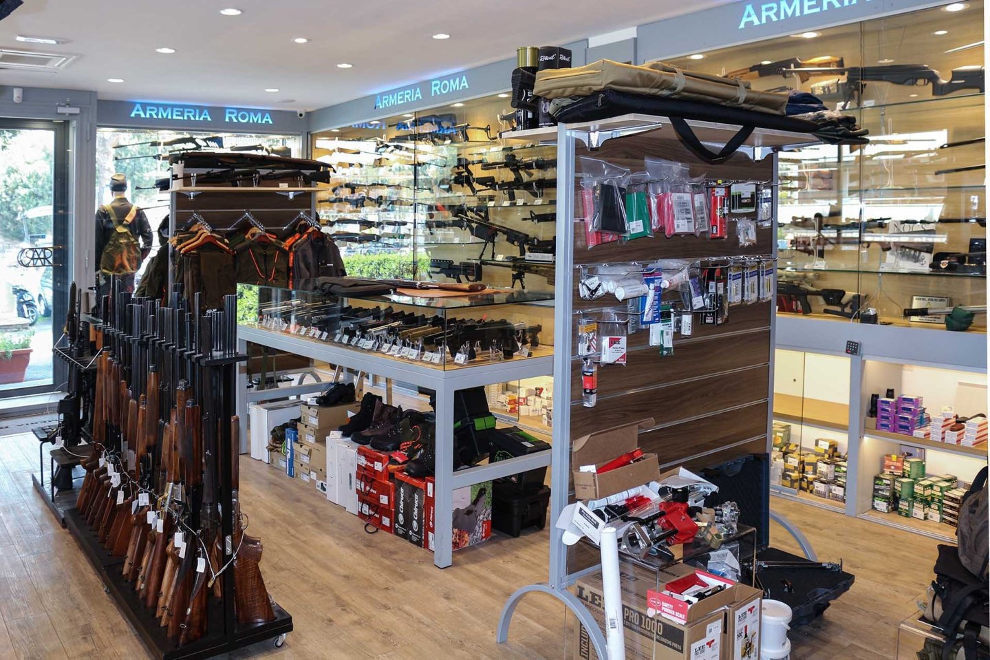 Interno dell'Armeria Roma