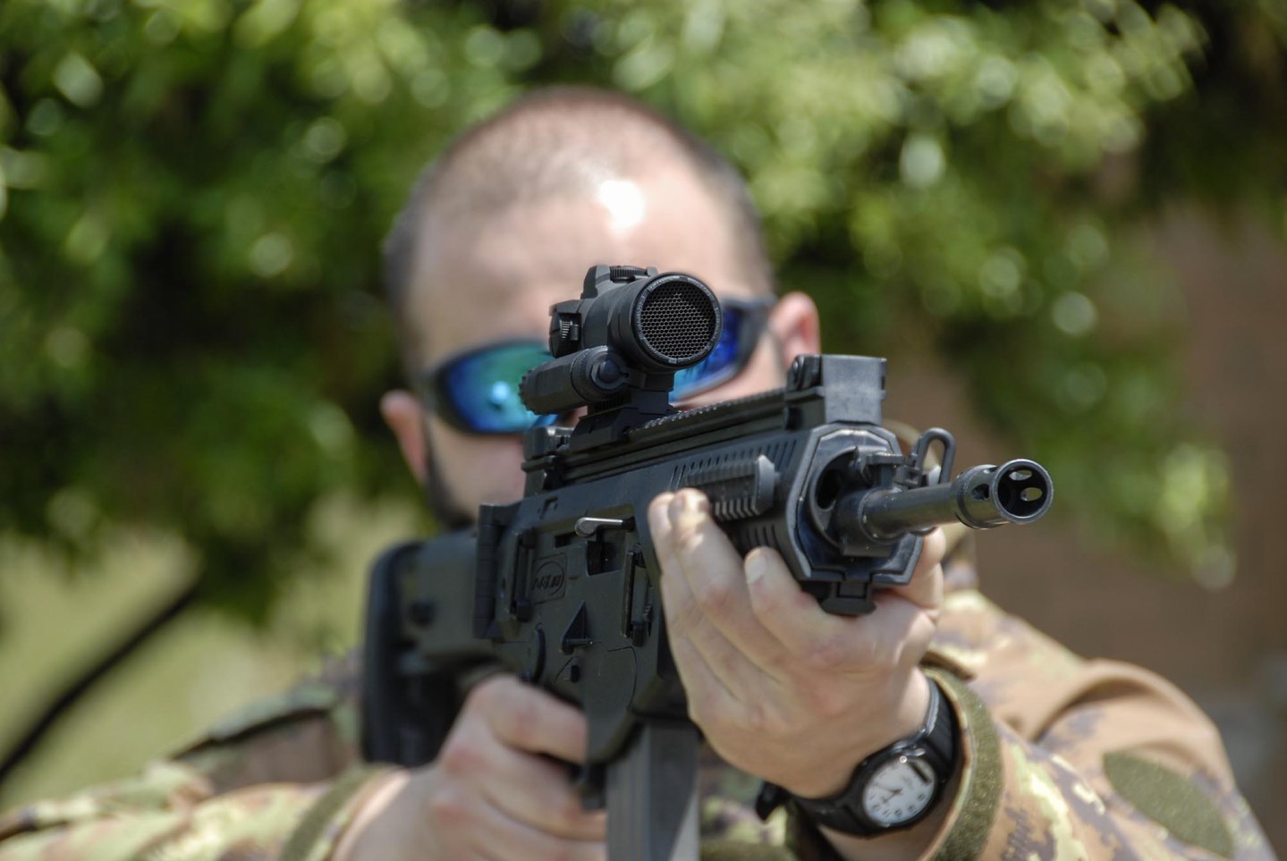 Beretta firma una joint-venture con il governo del Qatar Tiratore con Beretta ARX160