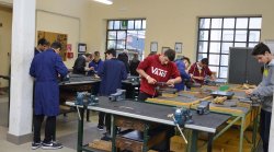 Corsi Tecnico dell’Industria Meccanica Armiera Gli allievi del corso T.I.M.A. durante le lezioni