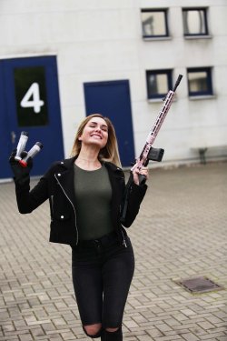 Danielle Valkyrie: tiratrice ed influencer Danielle Valkyrie con lo Schmeisser M4 Dynamic