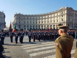 I Granatieri di Sardegna in parata per le strade della Capitale 1°Reggimento Granatieri schierato