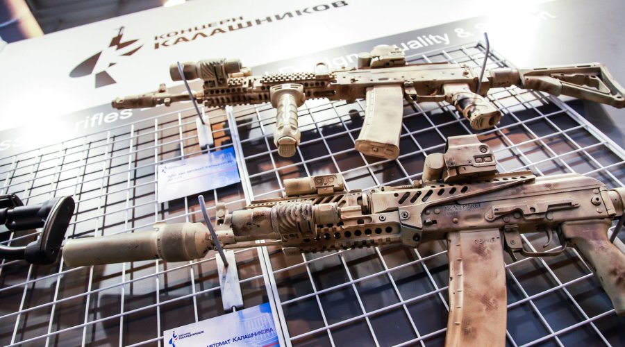 Il "Gruppo Kalashnikov" si rifà... il look!