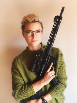 Intervista a Hanna Selena, influencer su Instagram Hanna Selena con la carabina Oberland Arms OA-15