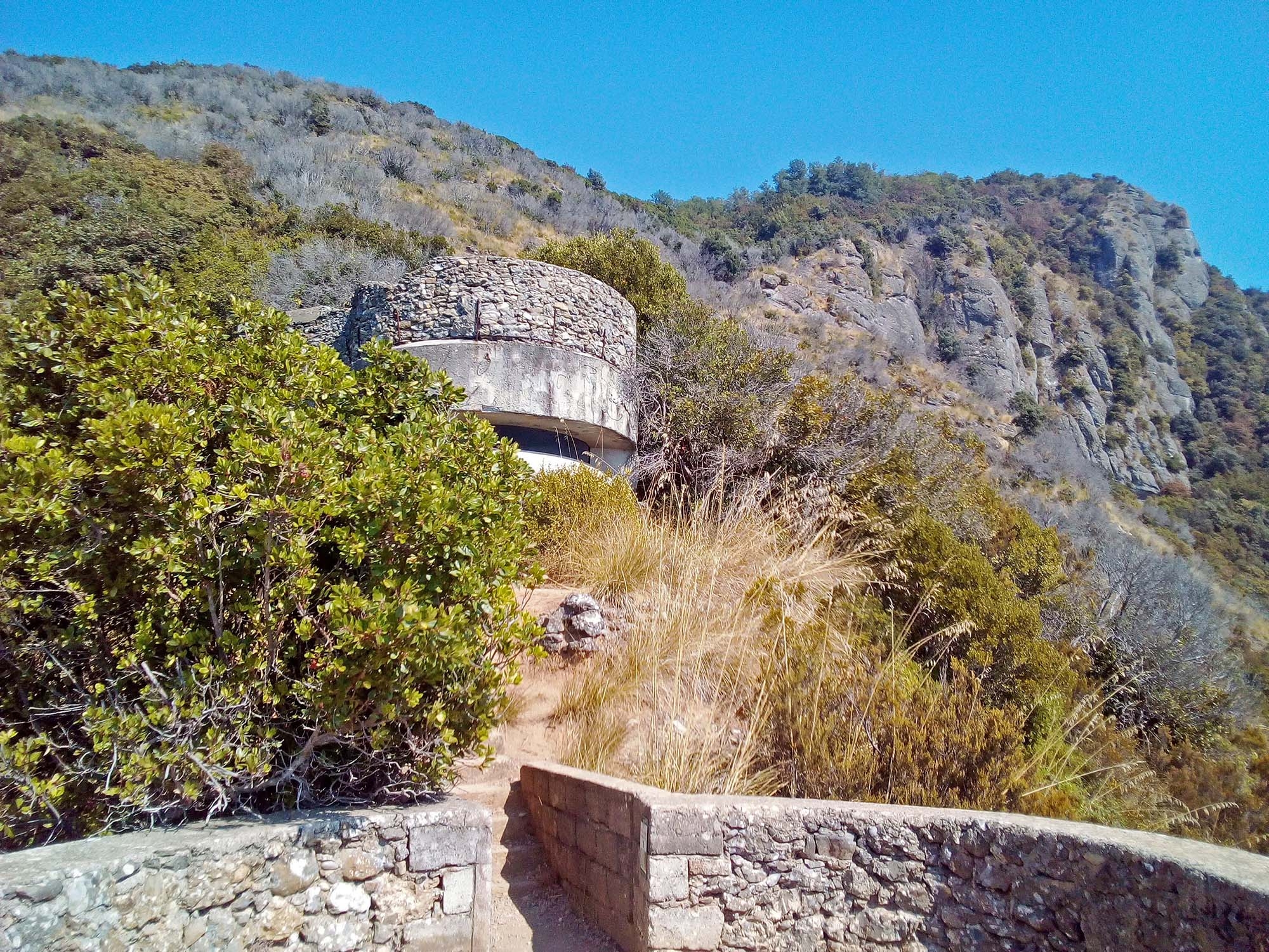 cultura: Fortificazioni storiche in Italia: la batteria costiera di Punta Chiappa