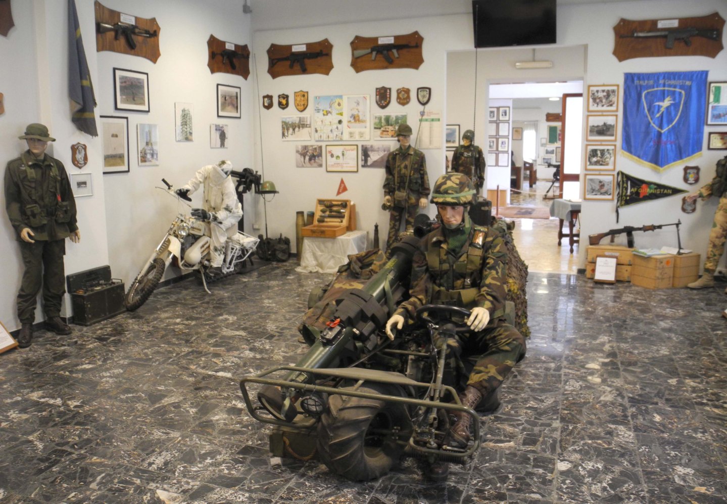 La Folgore e il Museo delle Aviotruppe “Come Folgore dal cielo, come nembo di tempesta” Museo delle aviotruppe