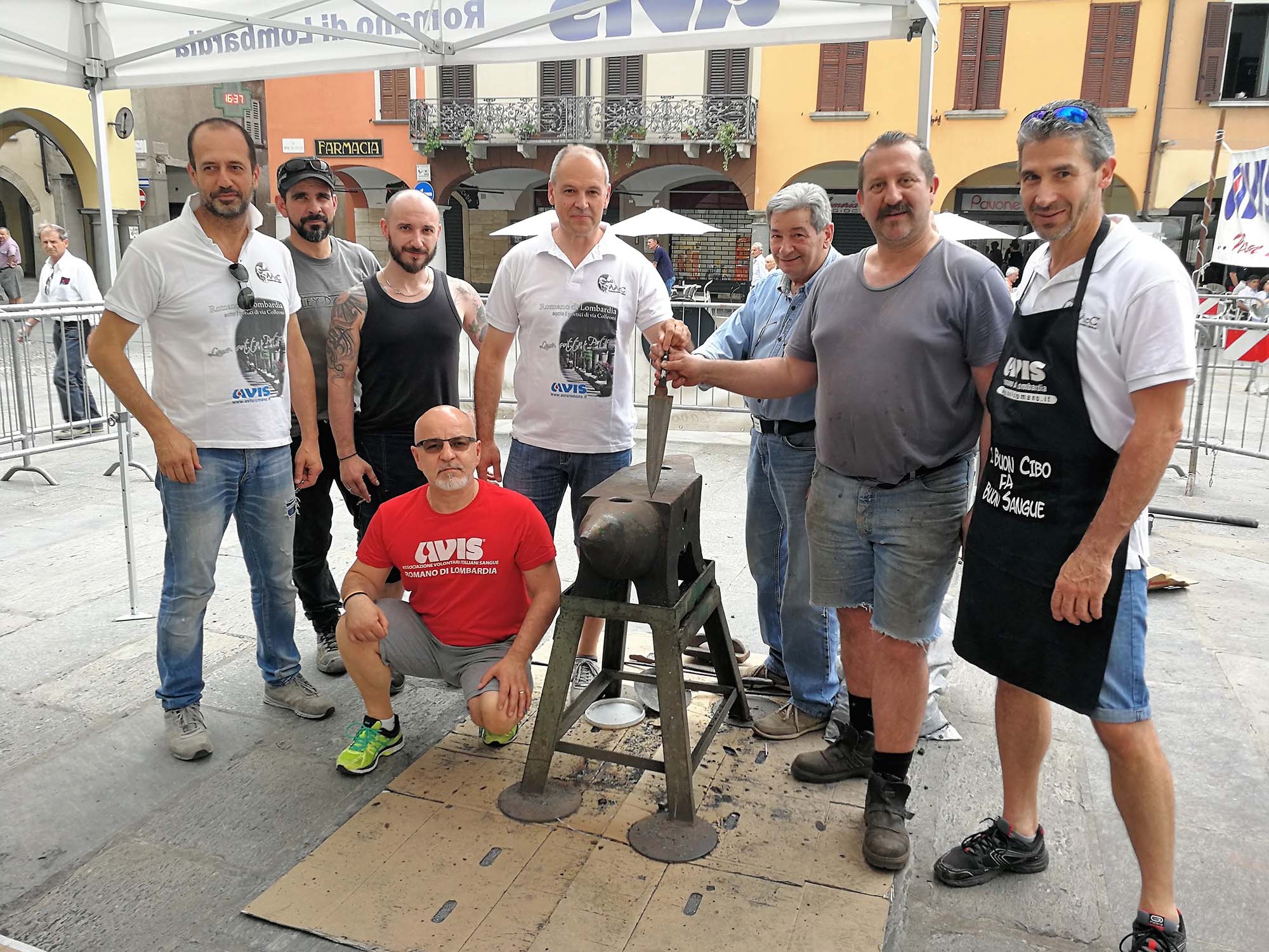 eventi: Lame sotto i portici: ventesima edizione per la mostra dei coltelli artigianali a Romano di Lombardia (BG)