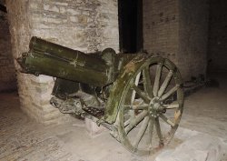 Le armi della Fortezza Argentata Pezzi d'artiglieria all'interno del museo di armi