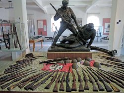 Le armi della Fortezza Argentata Statua nel museo delle armi