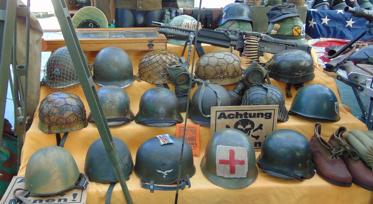 Militaria alla Torre Elmi in esposizione