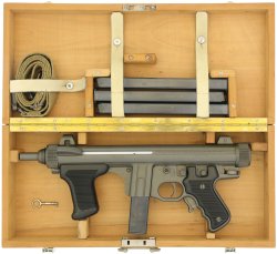 Mitra italiani all'asta Beretta PM12 nella sua scatola