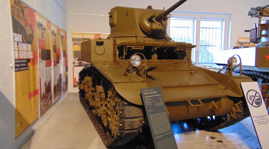 Parco della Storia Militare a Pivka Il carro americano Stuart M3A1.