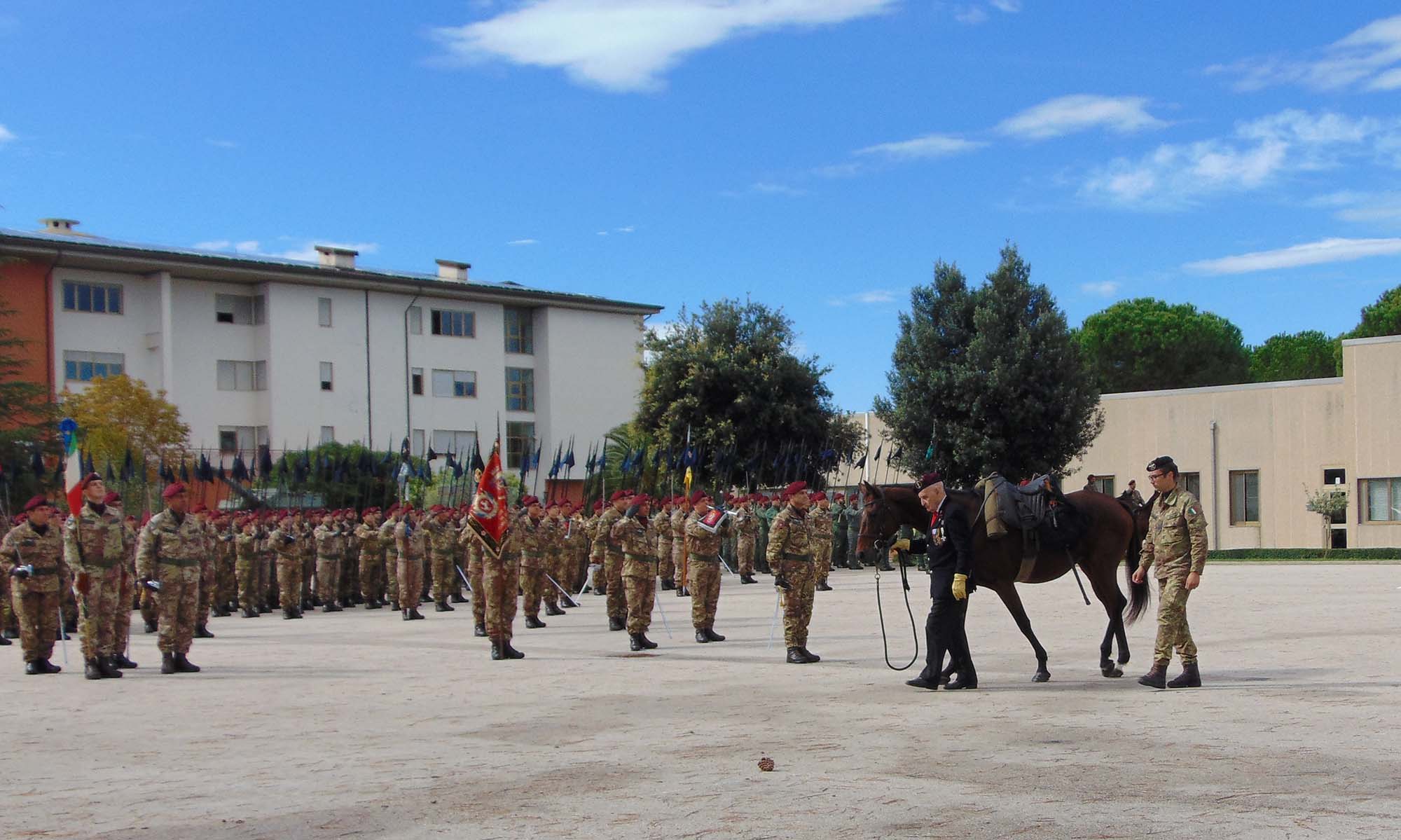 eventi: I cavalieri paracadutisti del Reggimento Savoia celebrano la carica di Isbuschenskij
