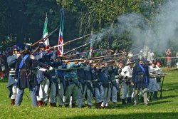 Rievocazione storica. La battaglia di Solferino nel suo 156° anniversario Truppe che fanno fuoco