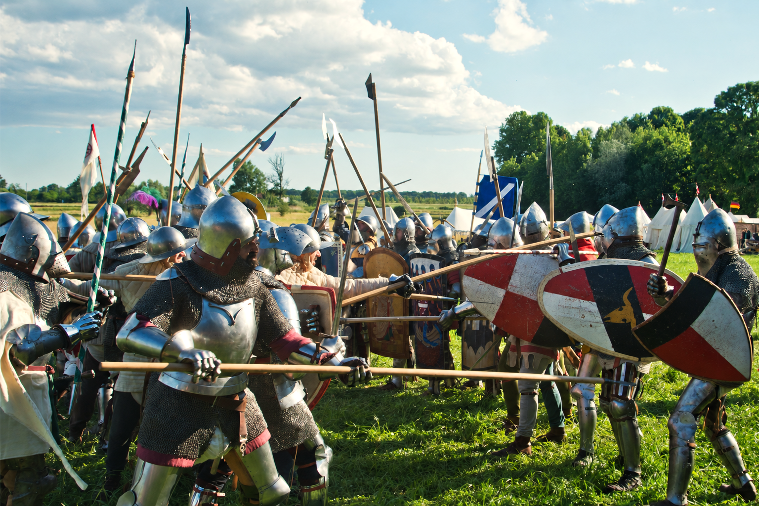 reenactment: Morimondo ritorna al Trecento: grande successo per la rievocazione storica “La Trecentesca 2026”.