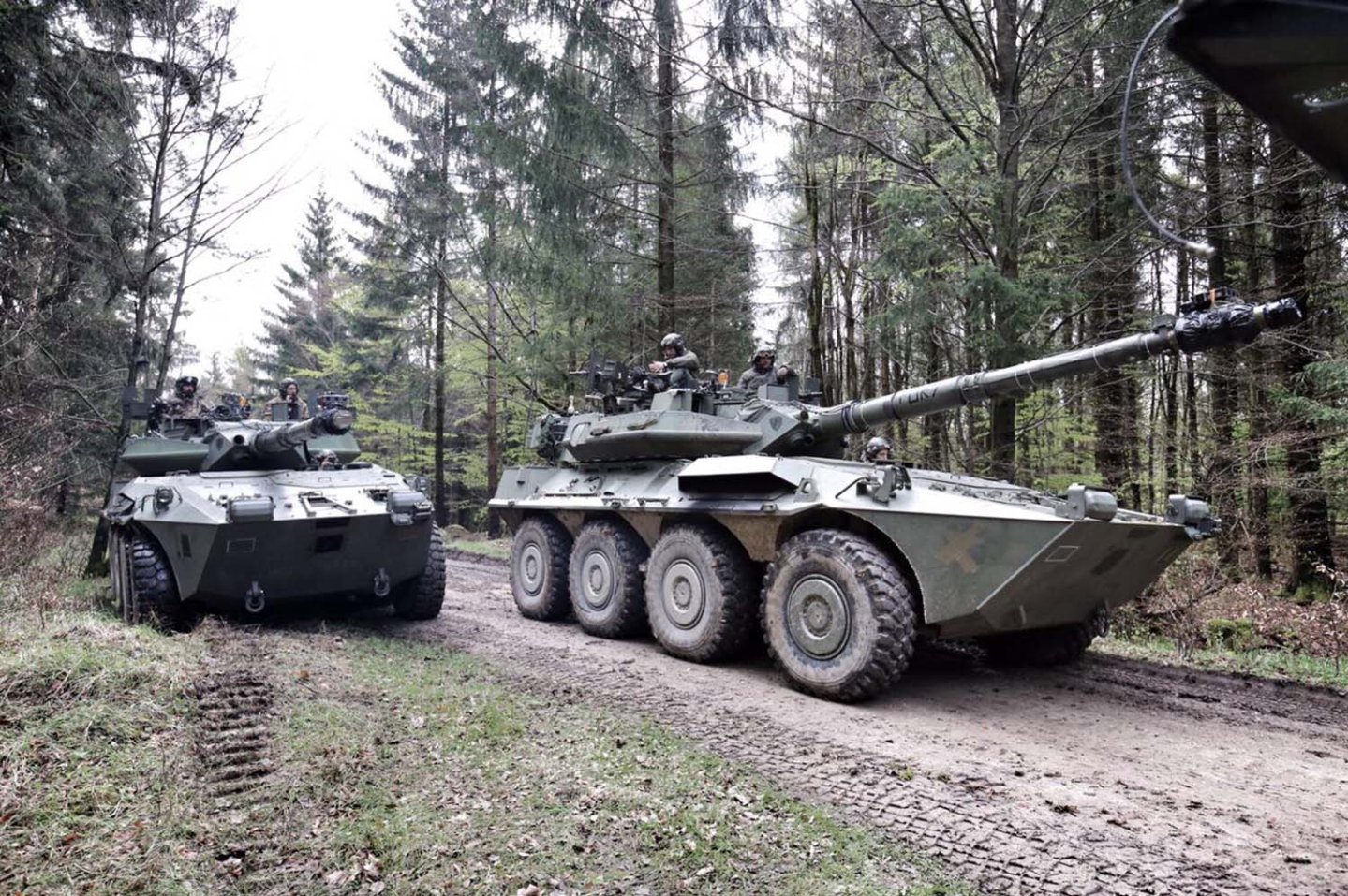 Carri armati durante esercitazione