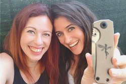 Intervista con Tactical Fairies. Le blogger austriache Tactical Fairies con i coltelli personalizzati Oberland Arms Sepp