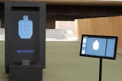 TARGETMASDR da D FENCE: un bersaglio elettronico "Plug and Score" per uso professionale TARGETMASDR con monitor esterno