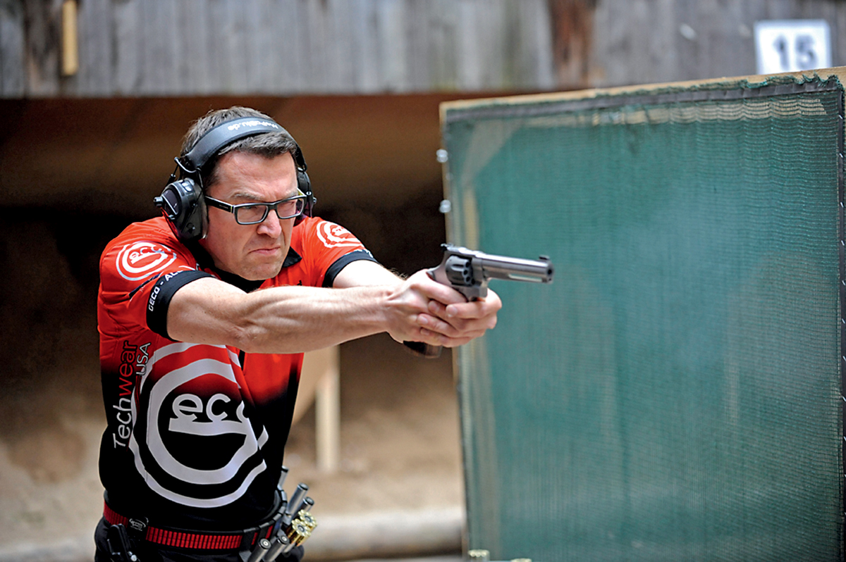 Практическая стрельба IPSC пистолет