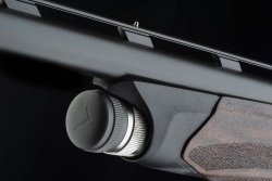 Beretta A400Xcel Sporting, l’evoluzione non si ferma mai Tappo del serbatoio del Beretta A400Xcel Sporting