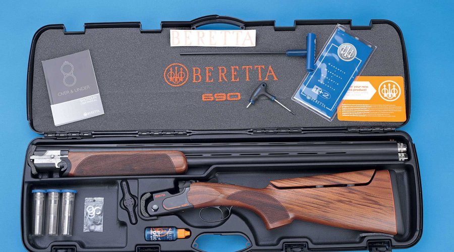 Il fucile a canna liscia Beretta 690 Competition Black Sporting AS con strozzatori OCHPe e gli accessori nella valigetta