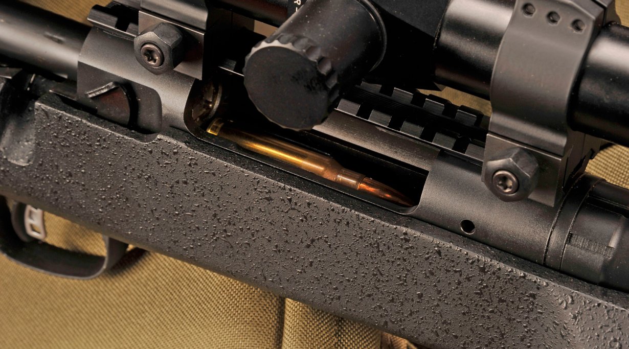 L’alimentazione avviene a spinta; la cartuccia si colloca subito in asse con la camera