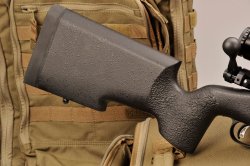 Carabina Savage 10 FCP-McMillan Il calcio McMillan, con la diversa texture superficiale in corrispondenza della pistola