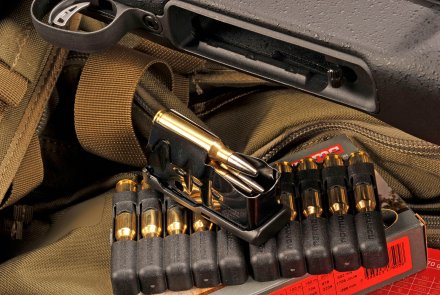 Carabina Savage 10 FCP-McMillan Il caricatore, della capacità di 4 cartucce, è in robusta lamiera con nervature di irrigidimento