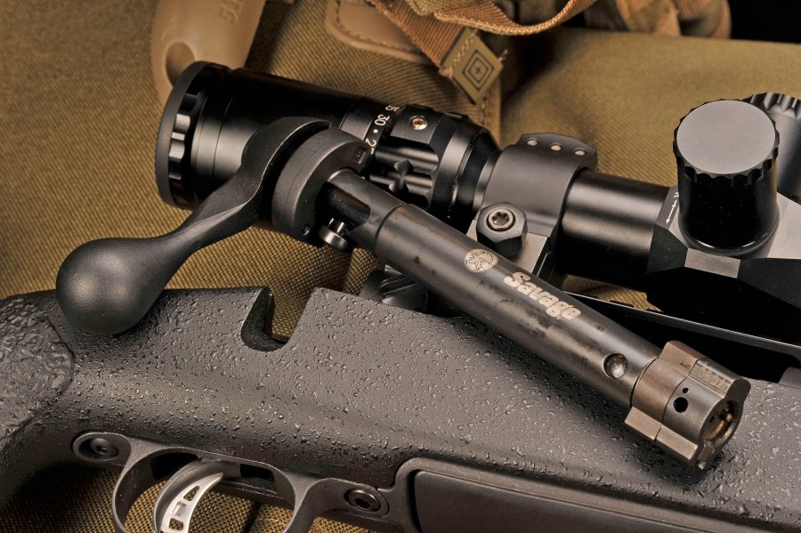 Carabina Savage 10 FCP-McMillan L’otturatore della carabina Savage 10 FCP-McMillan estratto dall’arma, semplice ed efficace, con la testa dell'otturatore snodata
