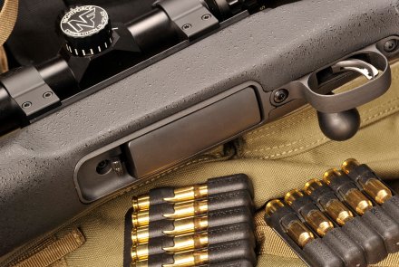 Carabina Savage 10 FCP-McMillan Lo sgancio del caricatore è in posizione protetta, a scanso di azionamenti involontari