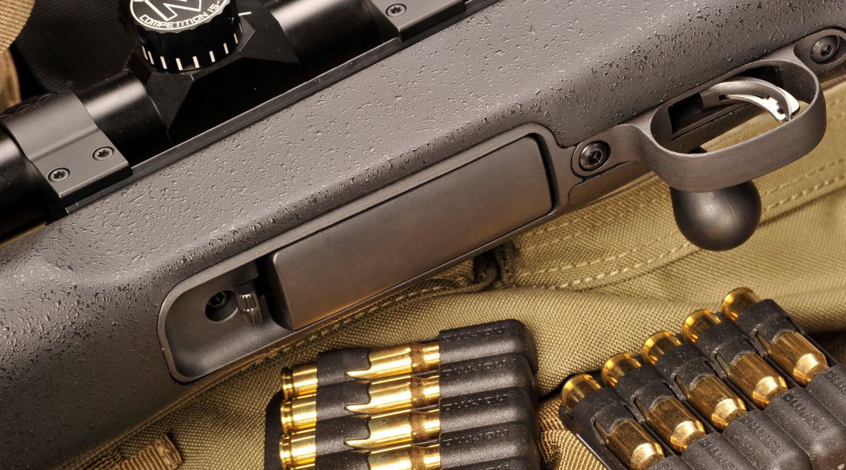 Lo sgancio del caricatore è in posizione protetta, a scanso di azionamenti involontari