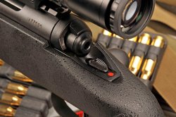 Carabina Savage 10 FCP-McMillan La posizione di fuoco della sicura è segnalata da un ben visibile punto rosso