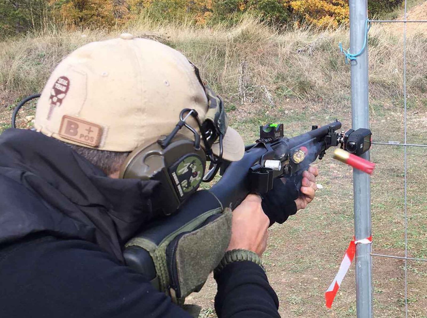 Corso di tiro A.L.A. per armi a canna liscia Tiratore con fucile a canna liscia