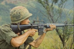 Il Mil Spec nei Black Rifle Soldato con M16A1