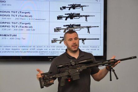 Uomo con fucile Victrix