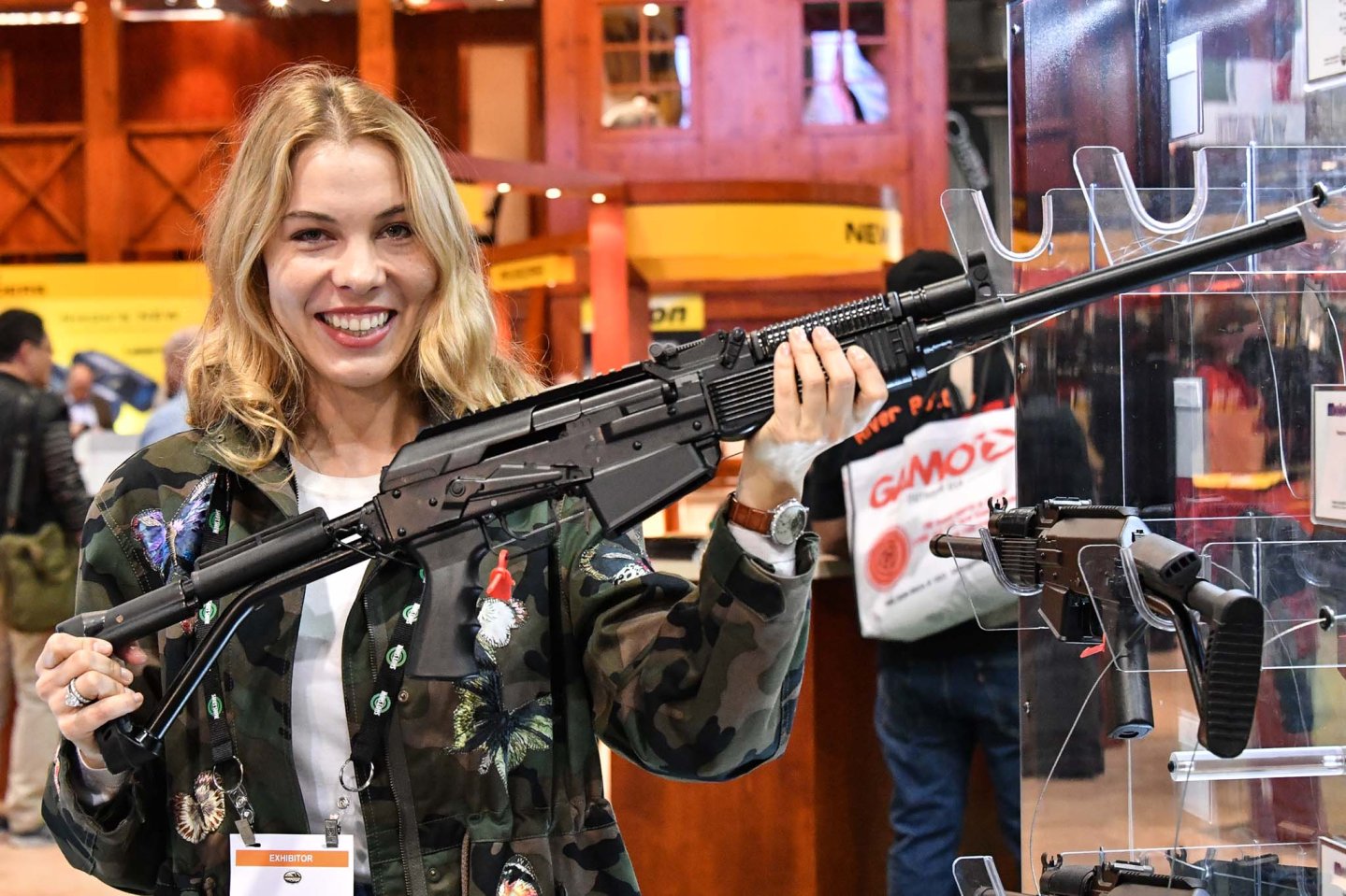 Molot VEPR 12 fucile semiautomatico Fucile semiautomatico Molot VEPR 12 in calibro 12 esposto in fiera allo SHOT Show