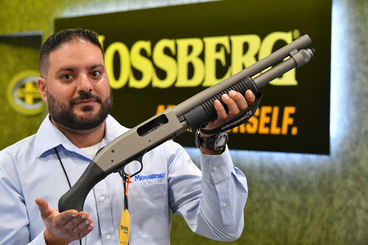 mossberg-sons: Mossberg 590 Shockwave, due fucili a pompa ultra corti mossberg-sons: Mossberg 590 Shockwave, due fucili a pompa ultra corti