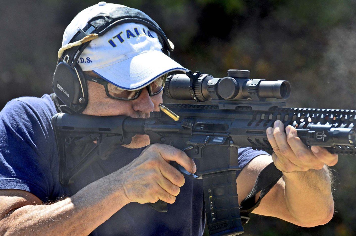 POF 415: un AR15 con pistone a corsa corta POF 415 durante la prova di tiro