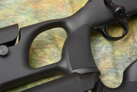 Sabatti Saphire Carbon versioni Tactical e Varmint Zigrino sulla pistola del thumb-hole della versione Varmint