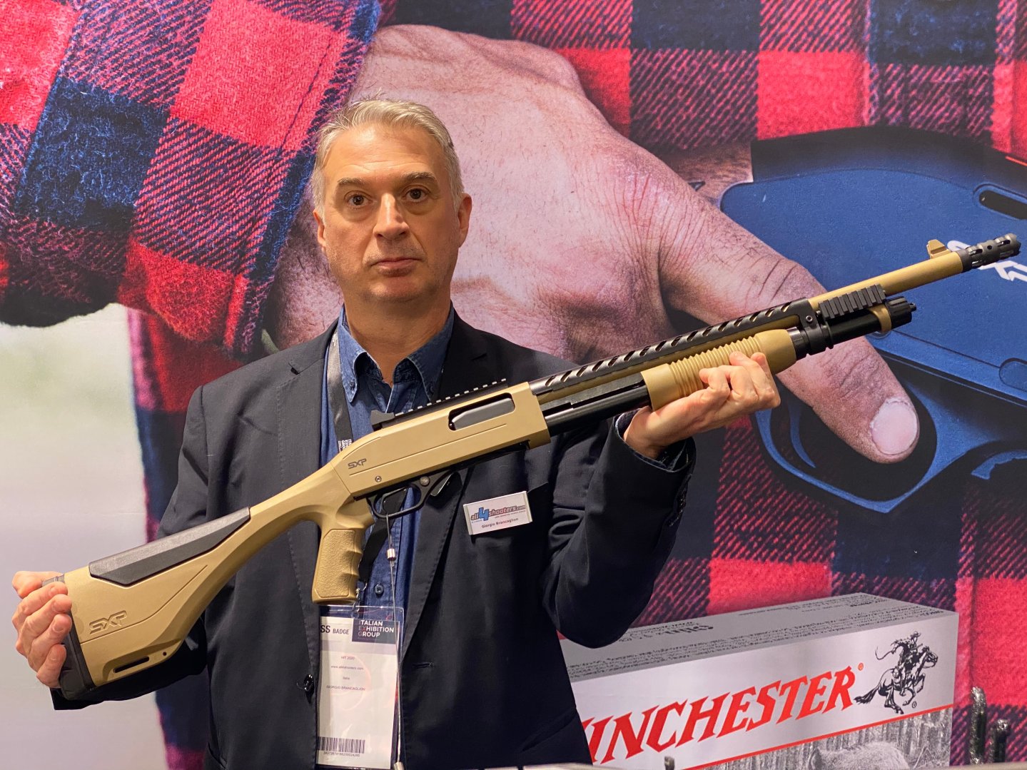 Winchester SXP Extreme Dark Earth Defender fucile a pompa Winchester SXP Extreme Dark Earth Defender fucile a pompa