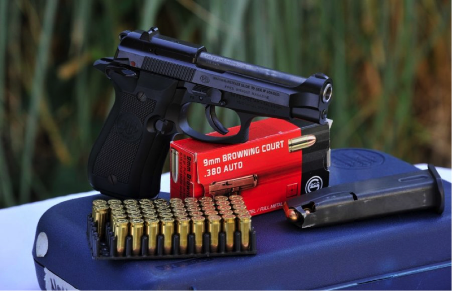 Pistola semiautomatica con cartucce