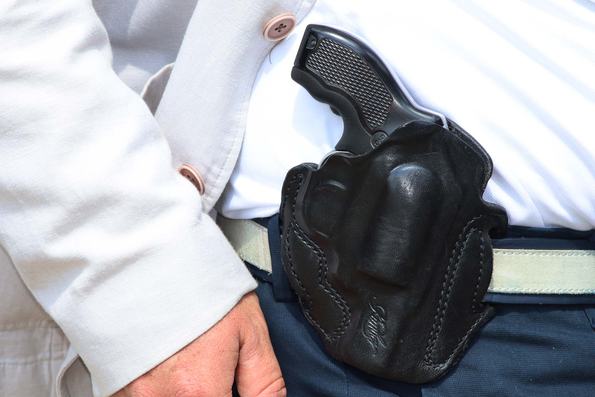 legge: Armi d’ordinanza della Polizia locale: l’obbligo di diligente custodia vale anche per loro