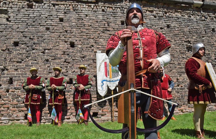 Scagliare La Palla In Rete Con Un Tiro Bruciante