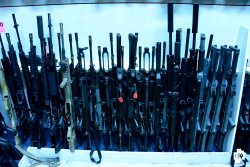 Tre giorni di stop alle armi ad uso scenico: storia di un pasticcio all'italiana! Tre giorni di stop alle armi ad uso scenico: storia di un pasticcio all'italiana!