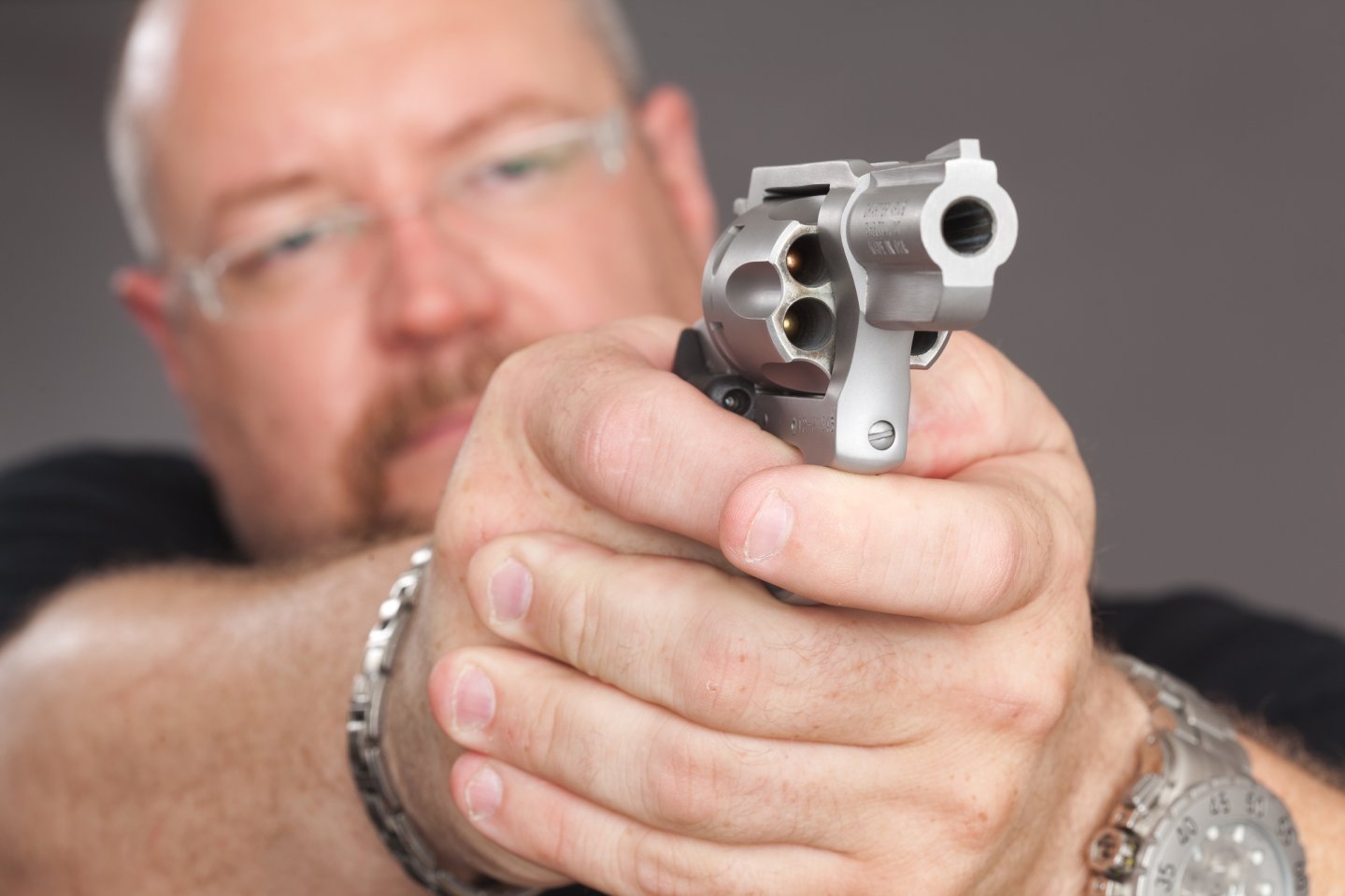 "L'Italia spara": come la stampa tratta la legittima difesa Una breve analisi di come la stampa generalista tratta la legittima difesa