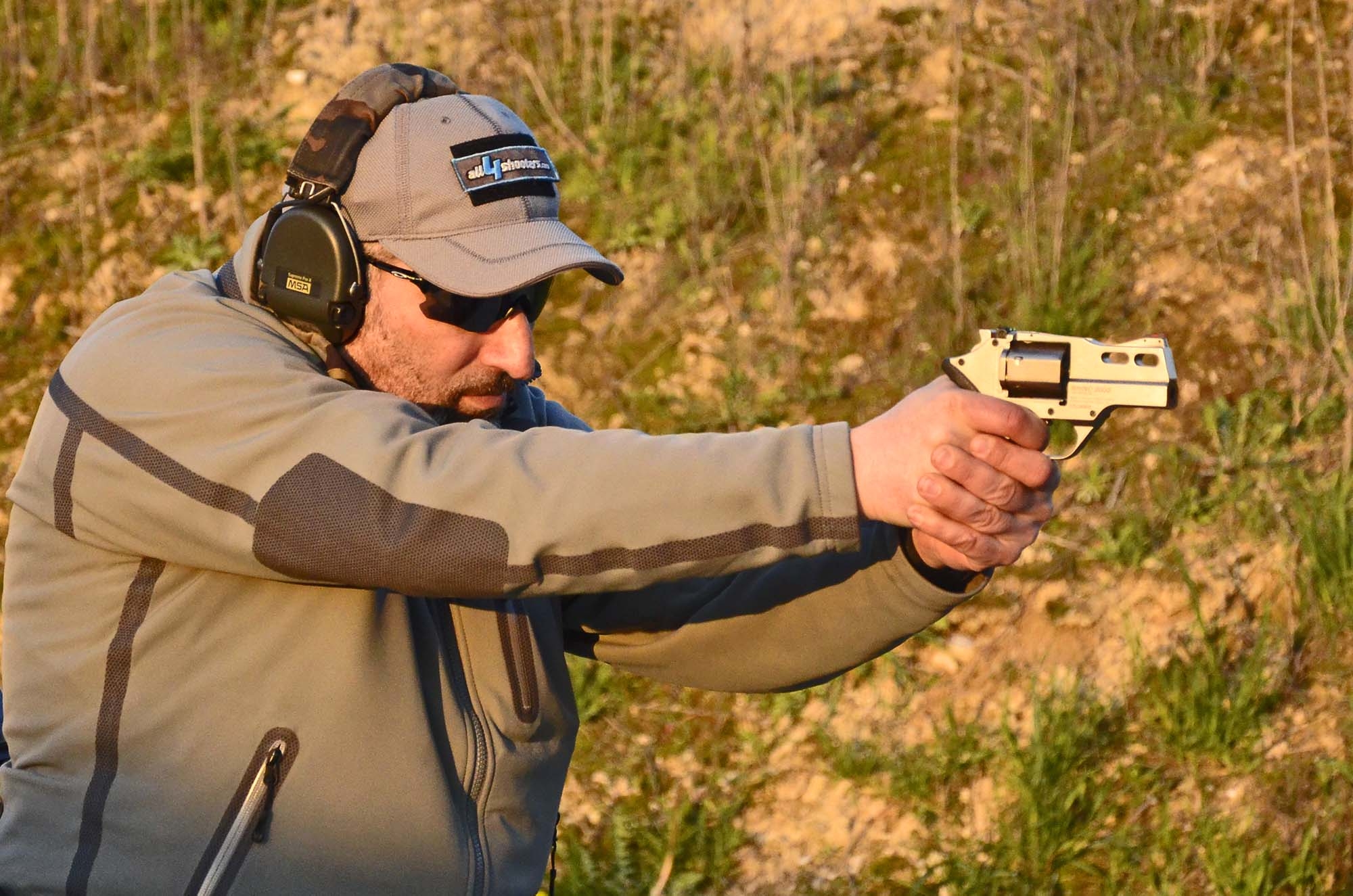 legge: Porto d’armi e reati del famigliare convivente